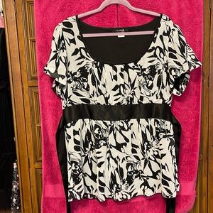 Pre-loved black & white with rhinestone top. G. Lance Women